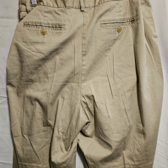 Lady's 212 Collection tan shorts size 18 - Picture 4 of 4